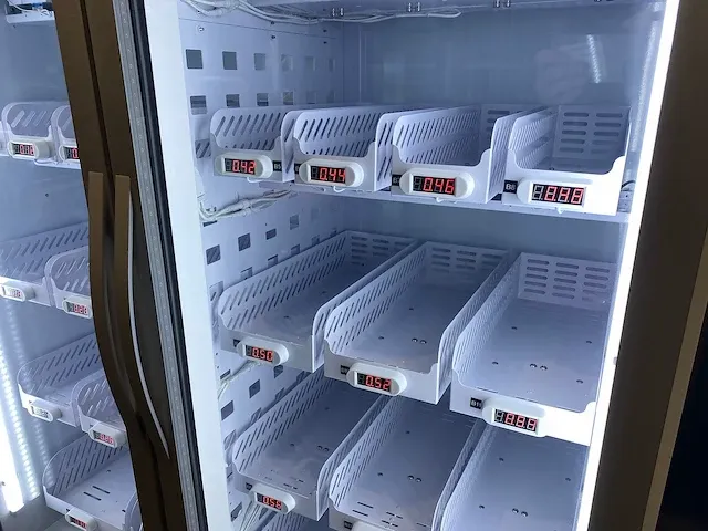 Micron - dubbeldeurs - smart fridge - vending machine - afbeelding 4 van  8