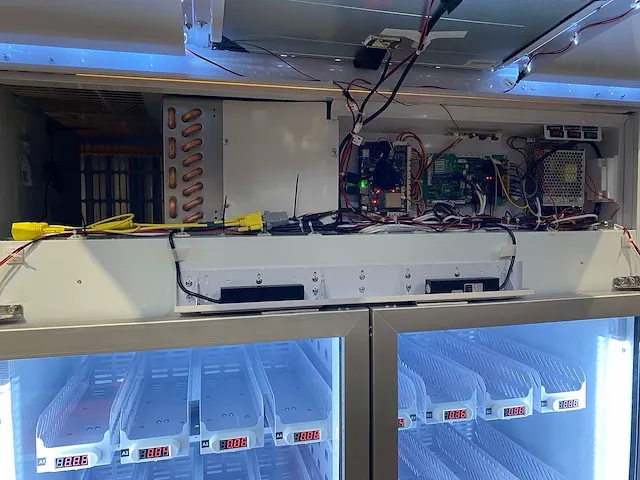 Micron - dubbeldeurs - smart fridge - vending machine - afbeelding 8 van  8