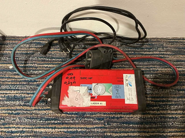 Micropower - 24v 60a - acculaders - afbeelding 1 van  2