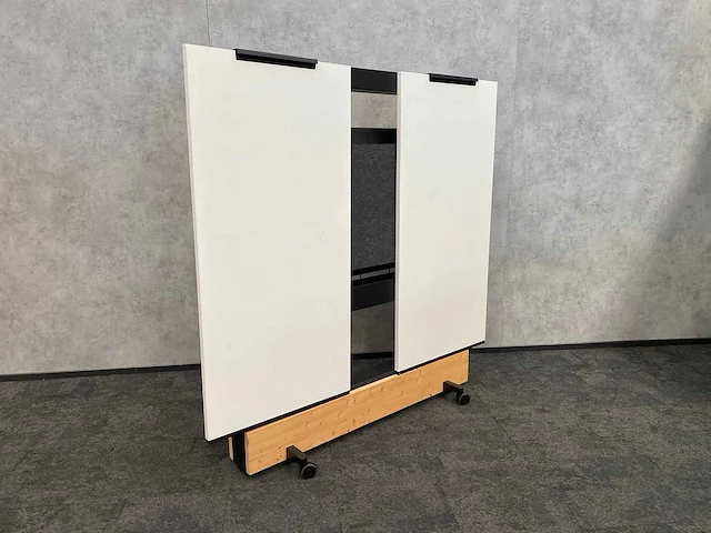 Microsoft - 55"interactieve touchscreen + vitra dancing wall - afbeelding 12 van  14