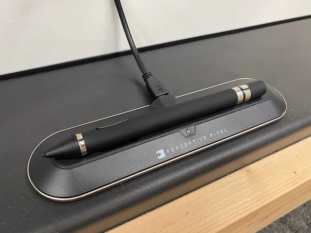 Microsoft - 55"interactieve touchscreen + vitra dancing wall - afbeelding 4 van  14