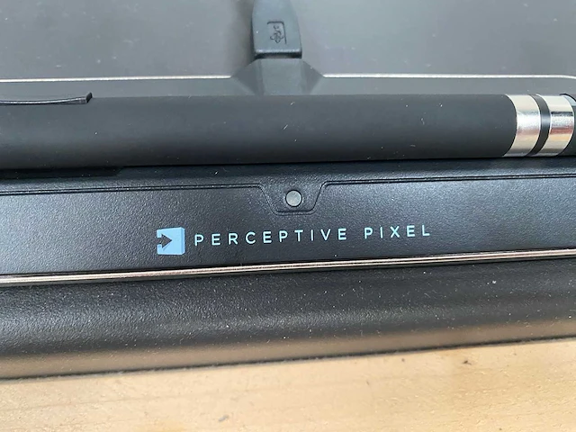 Microsoft - 55"interactieve touchscreen + vitra dancing wall - afbeelding 5 van  14