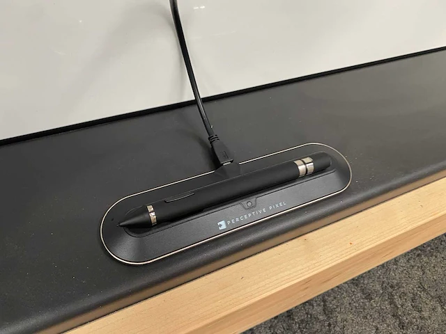 Microsoft - 55"interactieve touchscreen + vitra dancing wall - afbeelding 6 van  14