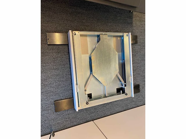 Microsoft surface hub 1597 - 55" interactieve touchscreen monitor met verstelbare muurbeugel - afbeelding 25 van  34