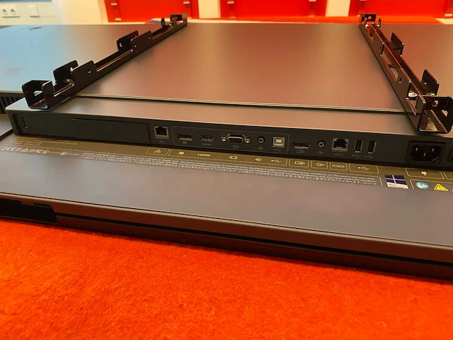 Microsoft surface hub 1597 - 55" interactieve touchscreen monitor met verstelbare muurbeugel - afbeelding 30 van  34