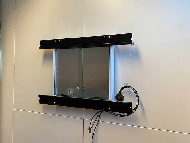 Microsoft surface hub 1597 - 55" interactieve touchscreen monitor met verstelbare muurbeugel - afbeelding 31 van  34