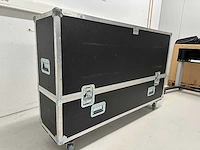Microsoft surface hub v1 55" scherm inclusief transport koffer - afbeelding 2 van  11