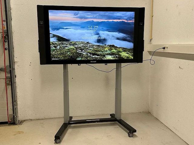 Microsoft surface hub v1 55" scherm inclusief transport koffer - afbeelding 1 van  11