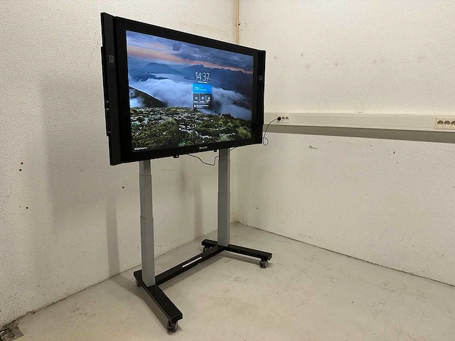 Microsoft surface hub v1 55" scherm inclusief transport koffer - afbeelding 4 van  11
