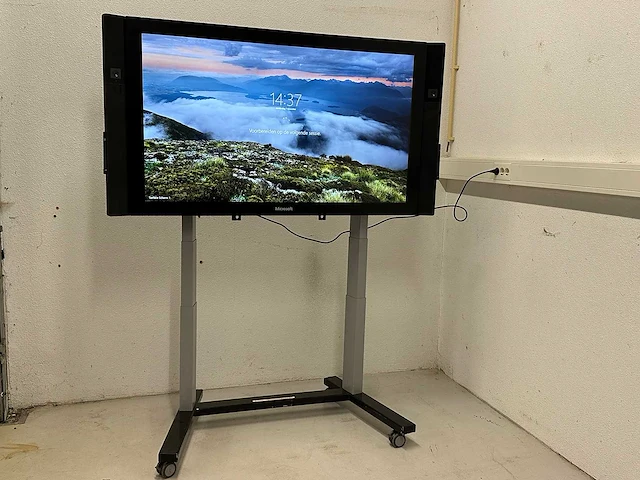 Microsoft surface hub v1 55" scherm inclusief transport koffer - afbeelding 5 van  11