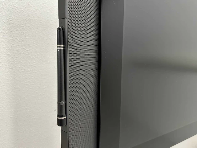 Microsoft surface hub v1 55" scherm inclusief transport koffer - afbeelding 7 van  11