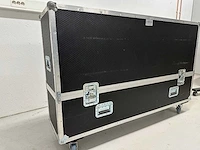 Microsoft surface hub v1 55" scherm inclusief transport koffer - afbeelding 10 van  11