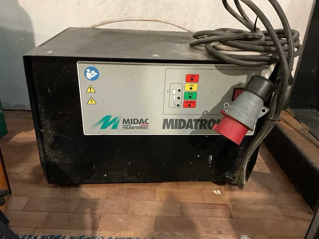 Midac - 48v 100a - acculaders - afbeelding 1 van  3