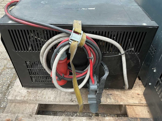 Midac - 80v 80a - battery chargers - afbeelding 2 van  3