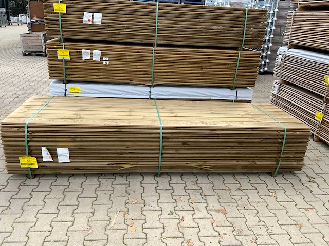 Midden europees grenen - overhangend rabatdeel 3000x145x18mm (168x) - afbeelding 2 van  8