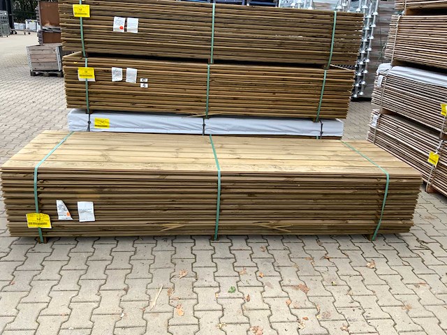 Midden europees grenen - overhangend rabatdeel 3000x145x18mm (168x) - afbeelding 2 van  8