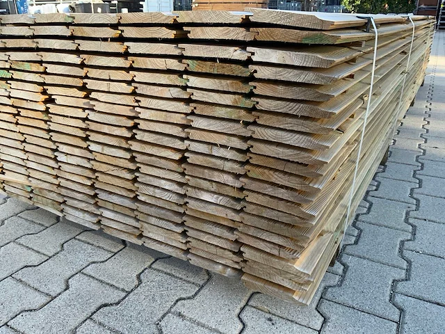 Midden europees grenen - overhangend rabatdeel 3600x145x18mm (168x) - afbeelding 6 van  8
