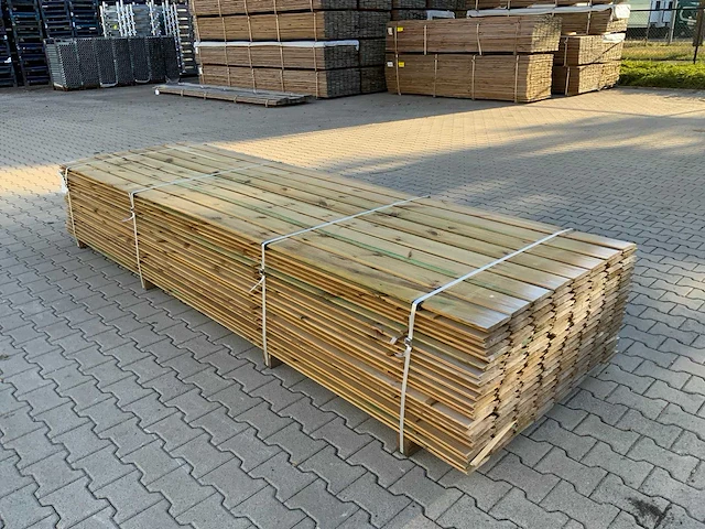 Midden europees grenen - overhangend rabatdeel 3600x145x18mm (168x) - afbeelding 2 van  8