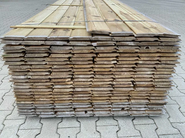 Midden europees grenen - overhangend rabatdeel 3600x145x18mm (196x) - afbeelding 2 van  10