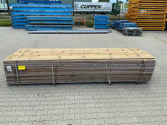 Midden europees grenen - overhangend rabatdeel 3600x145x18mm (196x) - afbeelding 3 van  10