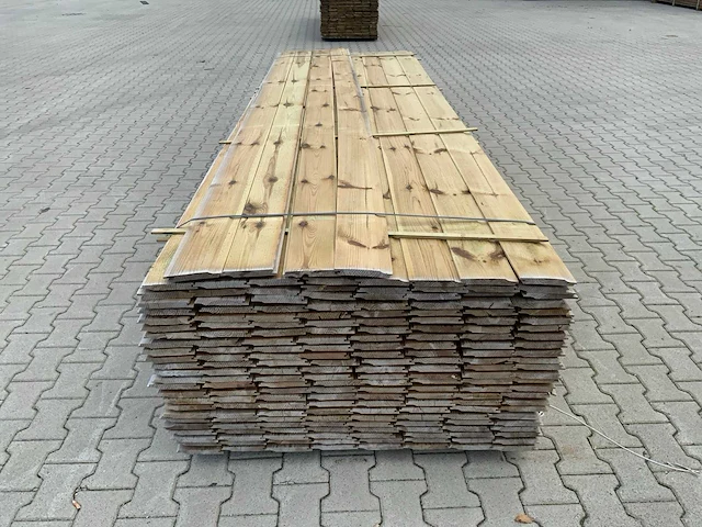 Midden europees grenen - overhangend rabatdeel 3600x145x18mm (196x) - afbeelding 5 van  10