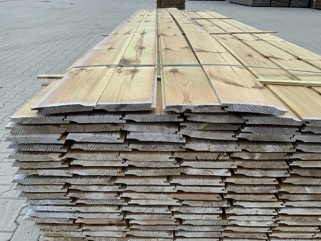 Midden europees grenen - overhangend rabatdeel 3600x145x18mm (196x) - afbeelding 8 van  10