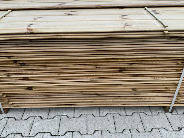Midden europees grenen - overhangend rabatdeel 3600x145x18mm (196x) - afbeelding 9 van  10