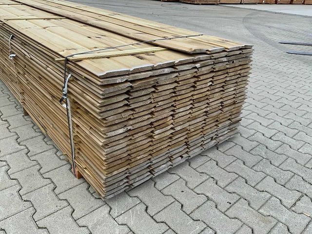Midden europees grenen - overhangend rabatdeel 3600x145x18mm (196x) - afbeelding 10 van  10