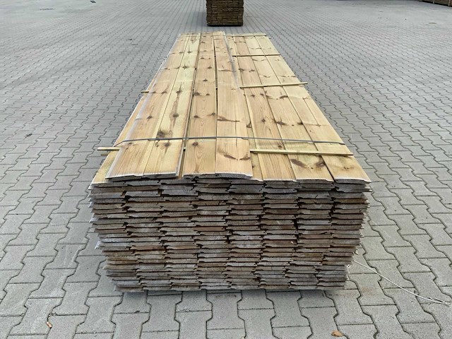 Midden europees grenen - overhangend rabatdeel 3600x145x18mm (196x) - afbeelding 5 van  10