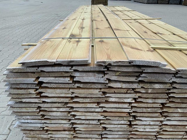Midden europees grenen - overhangend rabatdeel 3600x145x18mm (196x) - afbeelding 8 van  10