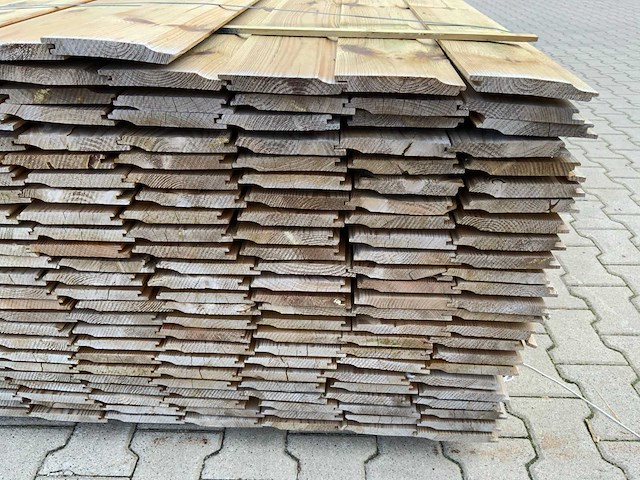 Midden europees grenen - overhangend rabatdeel 3600x145x18mm (196x) - afbeelding 7 van  10