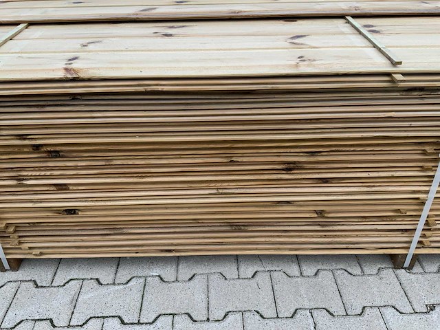 Midden europees grenen - overhangend rabatdeel 3600x145x18mm (196x) - afbeelding 9 van  10