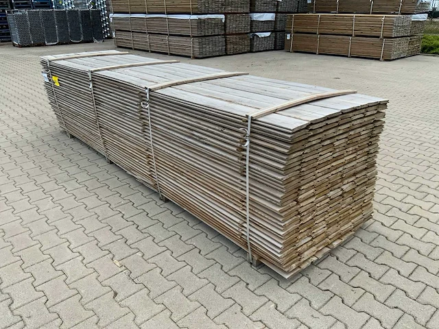 Midden europees grenen - overhangend rabatdeel 3600x145x18mm (224x) - afbeelding 4 van  10