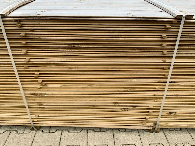 Midden europees grenen - overhangend rabatdeel 3600x145x18mm (224x) - afbeelding 9 van  10
