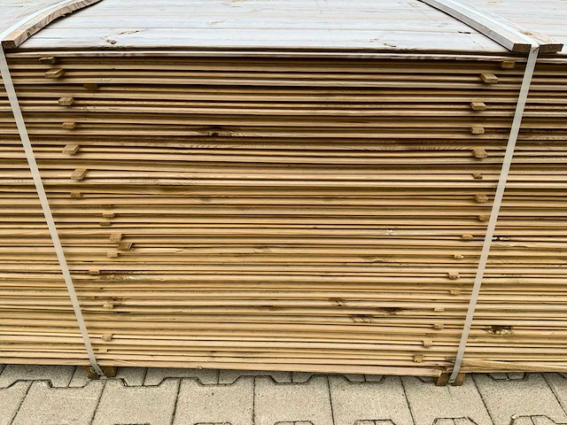 Midden europees grenen - overhangend rabatdeel 3600x145x18mm (224x) - afbeelding 9 van  10
