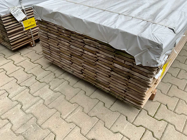 Midden europees grenen - overhangend rabatdeel 4000x145x18mm (168x) - afbeelding 2 van  8