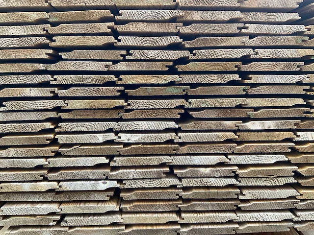 Midden europees grenen - overhangend rabatdeel 4000x145x18mm (168x) - afbeelding 6 van  8