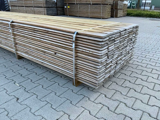 Midden europees grenen - overhangend rabatdeel 5000x145x18mm (168x) - afbeelding 6 van  8