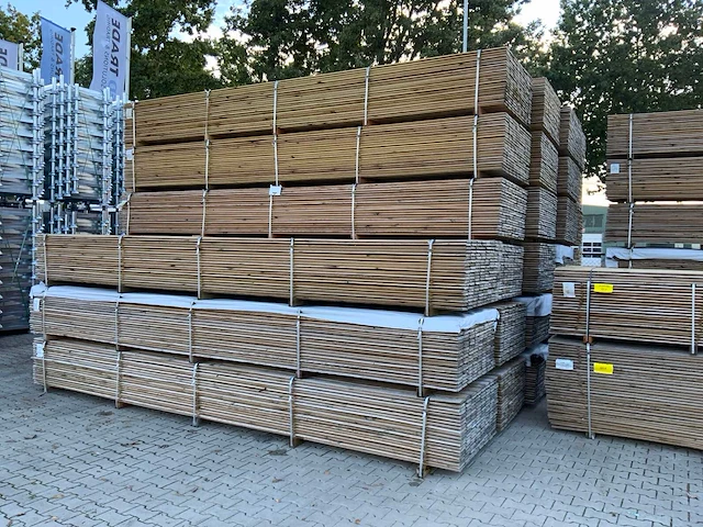 Midden europees grenen - overhangend rabatdeel 5000x145x18mm (168x) - afbeelding 8 van  8