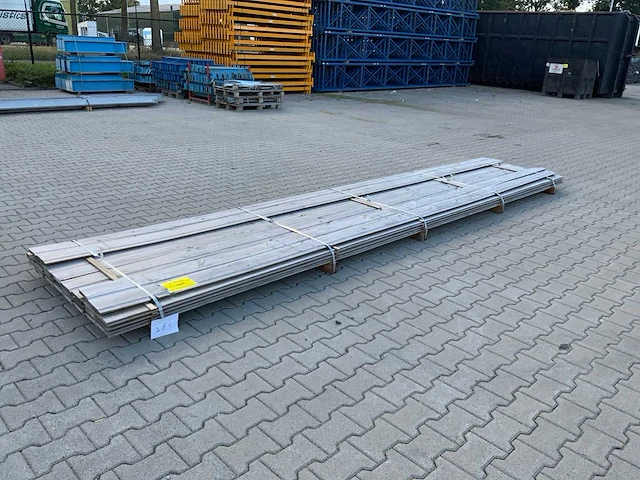 Midden europees grenen - overhangend rabatdeel 5000x145x18mm (28x) - afbeelding 1 van  6