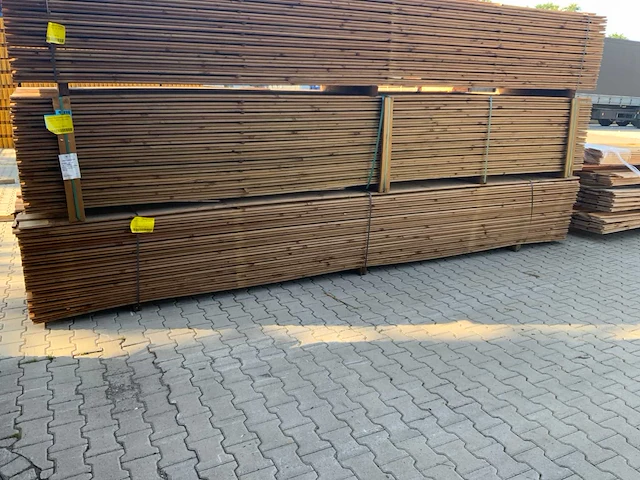 Midden-europees vuren plank 5000x145x18mm (224x) - afbeelding 1 van  8