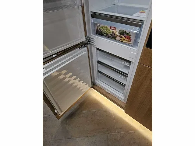 Miele - kfn 7734 f - koel/vries combinatie (c) - afbeelding 2 van  3