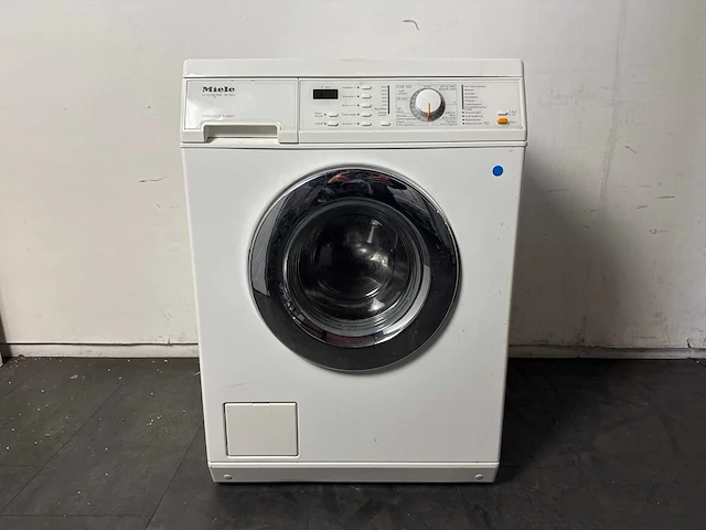 Miele novotronic w 3160 wasmachine 5kg 1600t - afbeelding 1 van  5