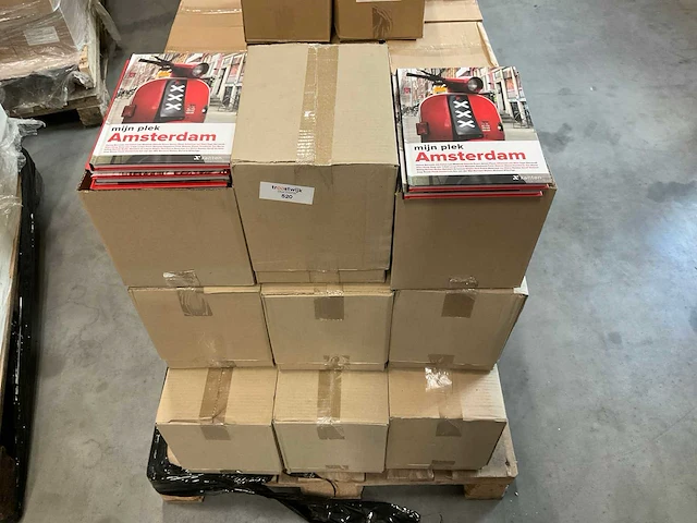Mijn plek amsterdam boeken (240x) - afbeelding 1 van  2