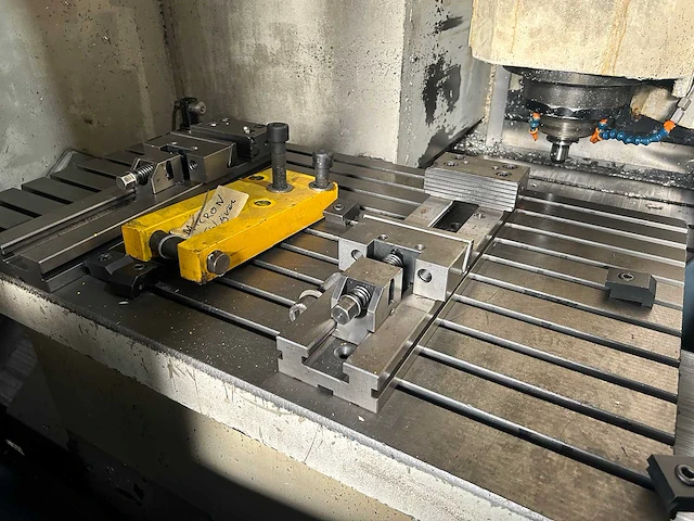 Mikron - vcp 1000 - cnc freesmachine - 1997 - afbeelding 7 van  11