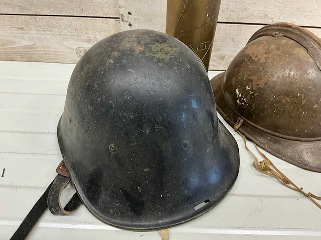 Militaria helmen en kogelhuls 1918 (3x) - afbeelding 2 van  9