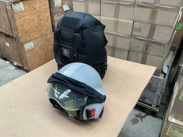 Military pilot helmet - afbeelding 2 van  7