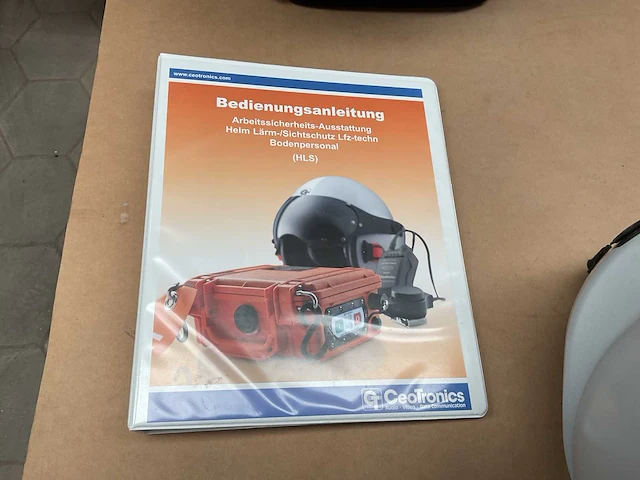 Military pilot helmet - afbeelding 6 van  8