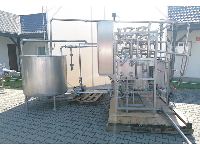 Milking - afbeelding 1 van  19