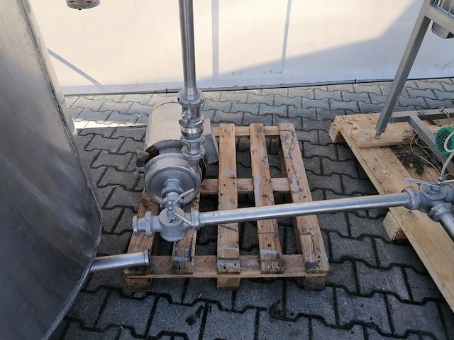 Milking - afbeelding 15 van  19